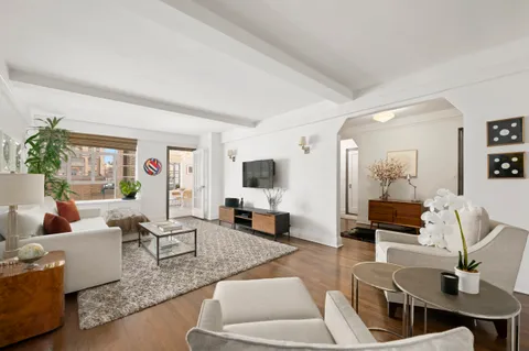 $1,800,000 | 320 Central Park West, Unit 5L | Upper West Side