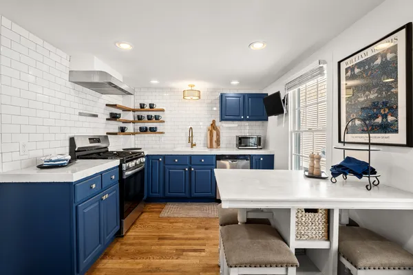 $725,000 | 7 Moreland Avenue, Hull, MA 02045