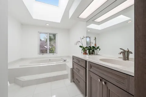 Contact Agent | Chanticleer, Cherry Hill, NJ 08003