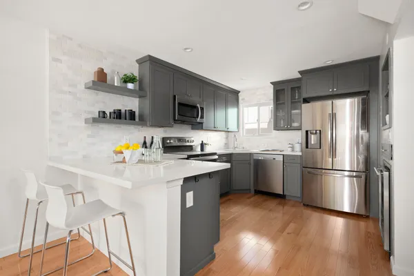 $709,000 | 11954 Goshen Avenue, Unit 205, Los Angeles, CA 90049