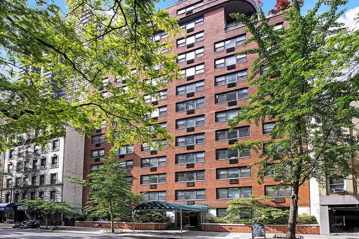 310 East 49th Street, Unit 7B Manhattan, NY 10017 - Photo 8 of 10 front view of a building