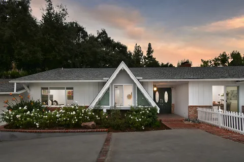$2,599,000 | 4053 Harclare Lane, Encino, CA 91436