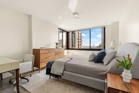 $1,650,000 | 235 East 40th Street, Unit 40A | Murray Hill