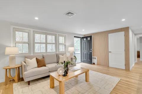 Contact Agent | 544 Pearl Street, Reading, MA 01867