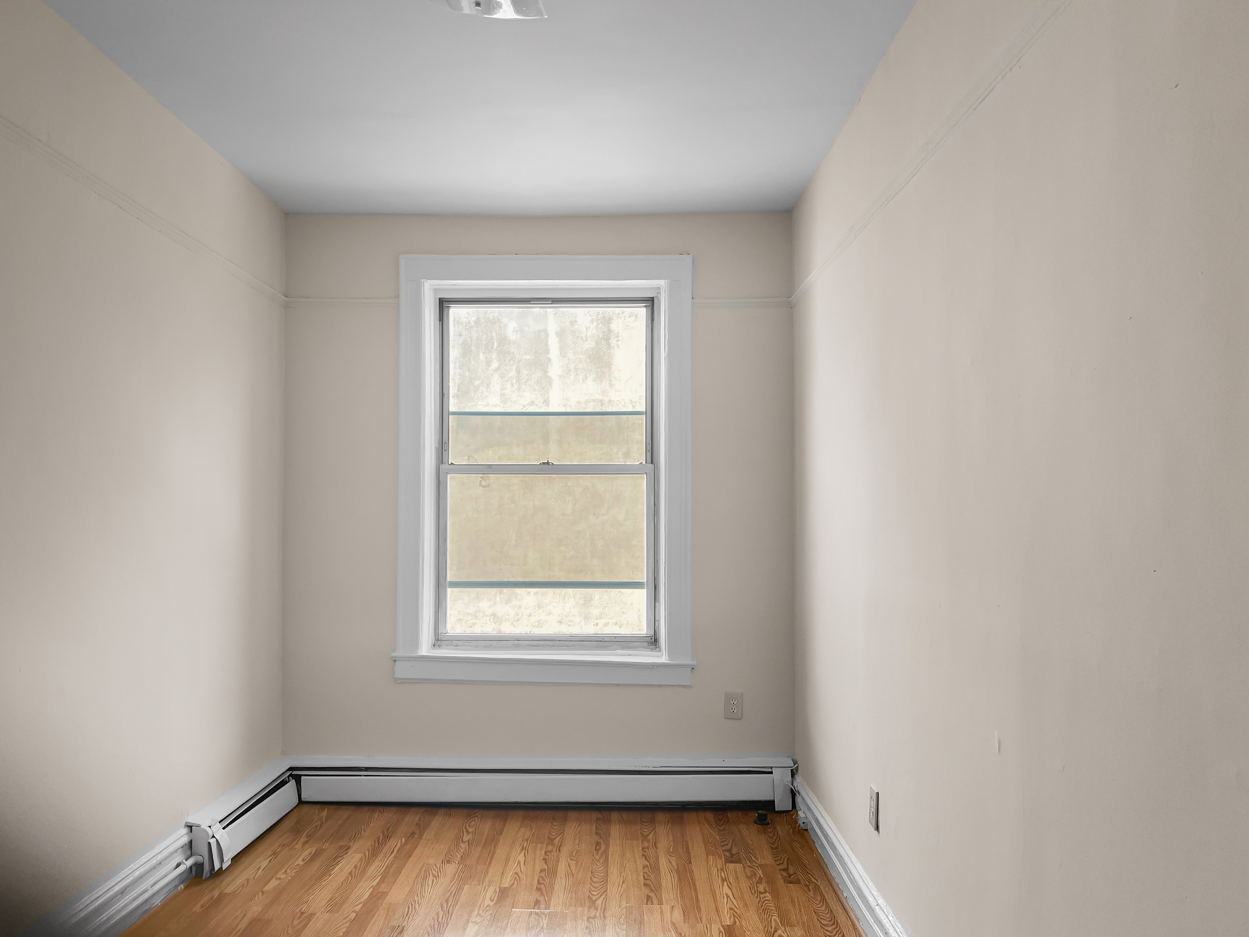 35-19 Broadway, Unit 3 Queens, NY 11106 - Photo 5 of 11 an empty room with a window