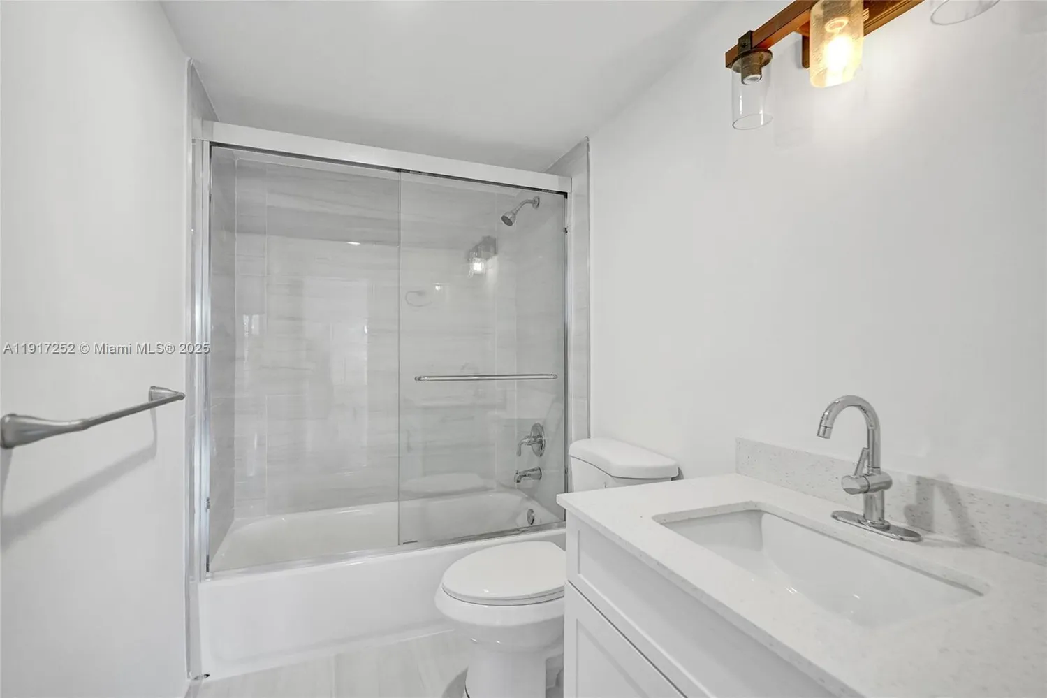 $1,700 | 4164 Inverrary Drive, Unit 305, Lauderhill, FL 33319