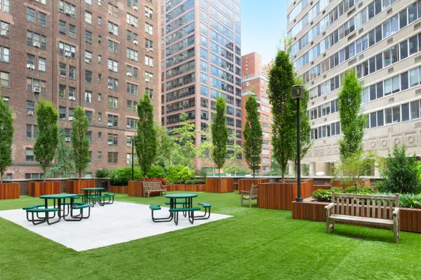 $825,000 | 400 East 54th Street, Unit 22D | Sutton Place