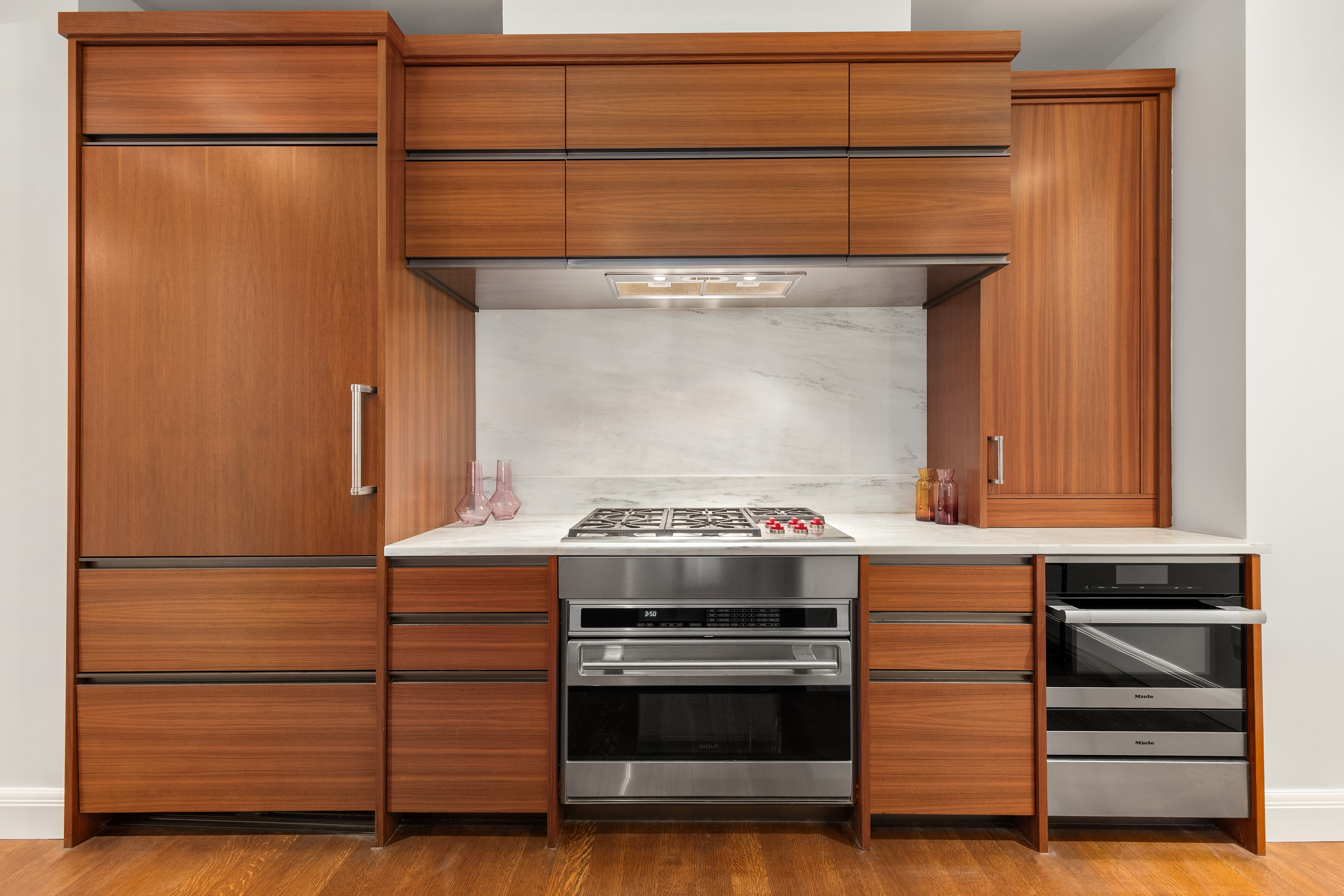150 Charles Street, Unit 4AN Manhattan, NY 10014 - Photo 5 of 19 a stove top oven sitting inside of a kitchen