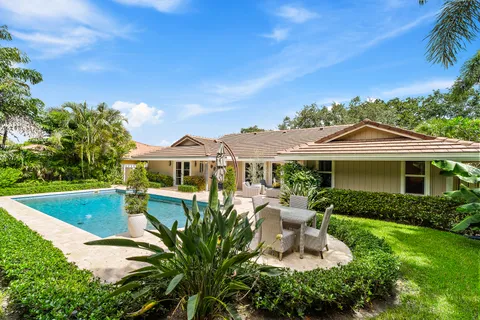 $1,200,000 | 10 Bentwood Road, Palm Beach Gardens, FL 33418