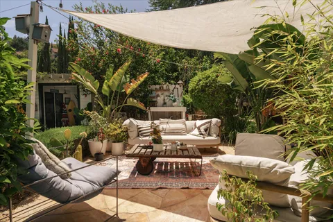 $1,549,000 | 8421 Kirkwood Drive, Los Angeles, CA 90046