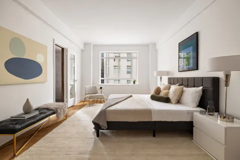 $2,850,000 | 25 Central Park West, Unit 11C | Upper West Side