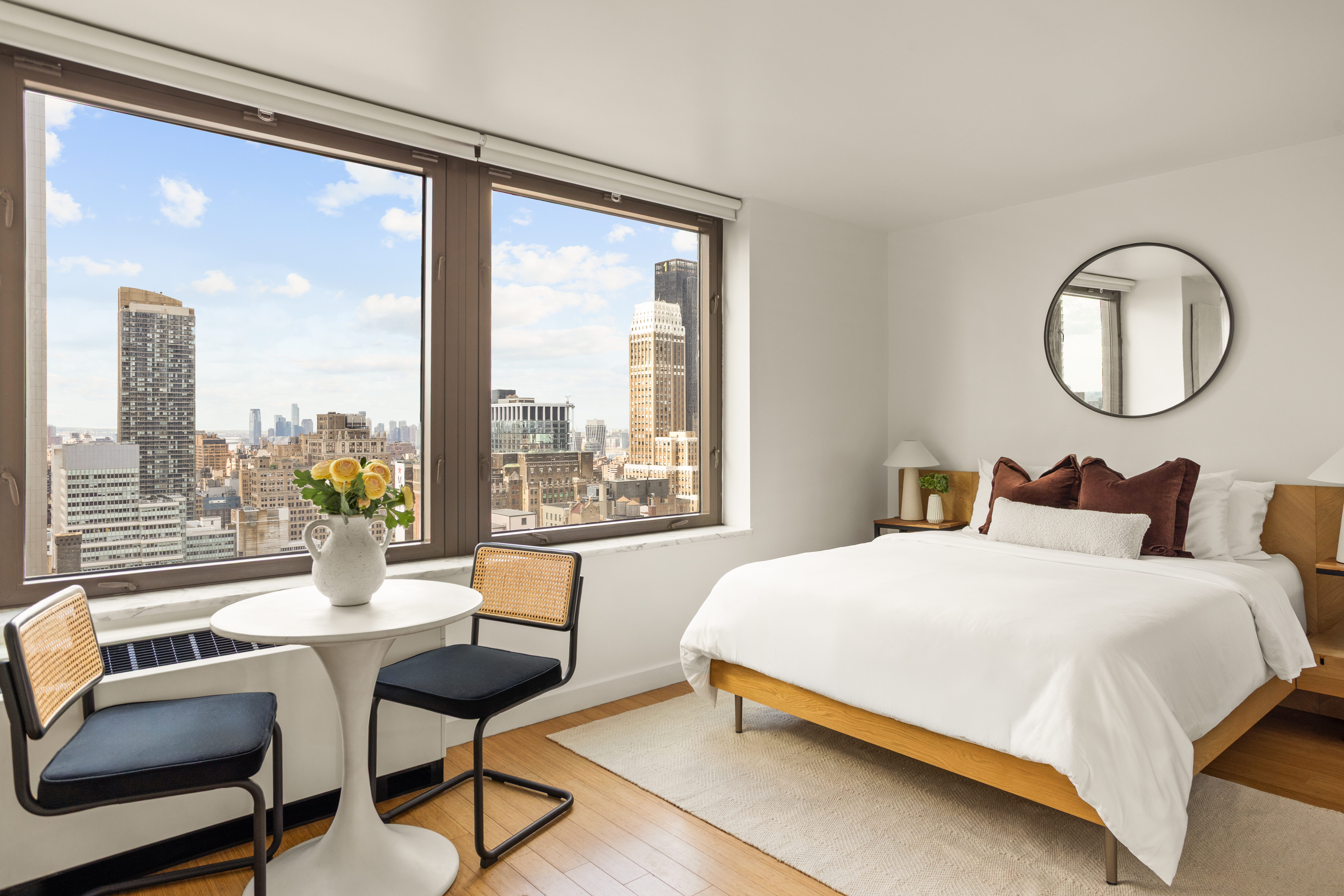 100 West 39th Street, Unit 38I Manhattan, NY 10018 - Photo 6 of 10 Gallery Image 6