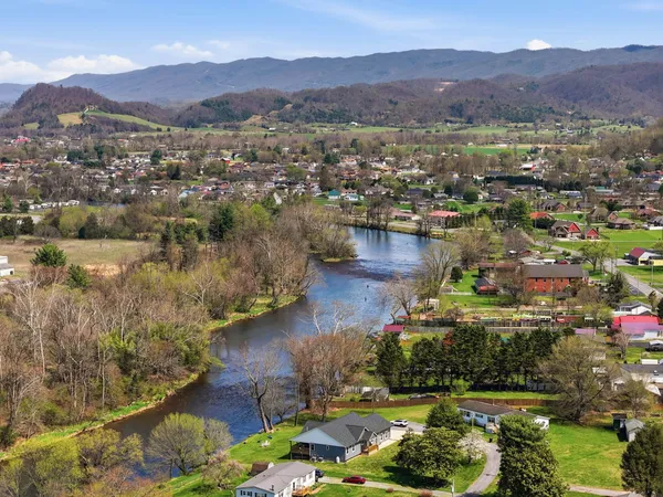$899,000 | 135 Brandywine Place, Elizabethton, TN 37643