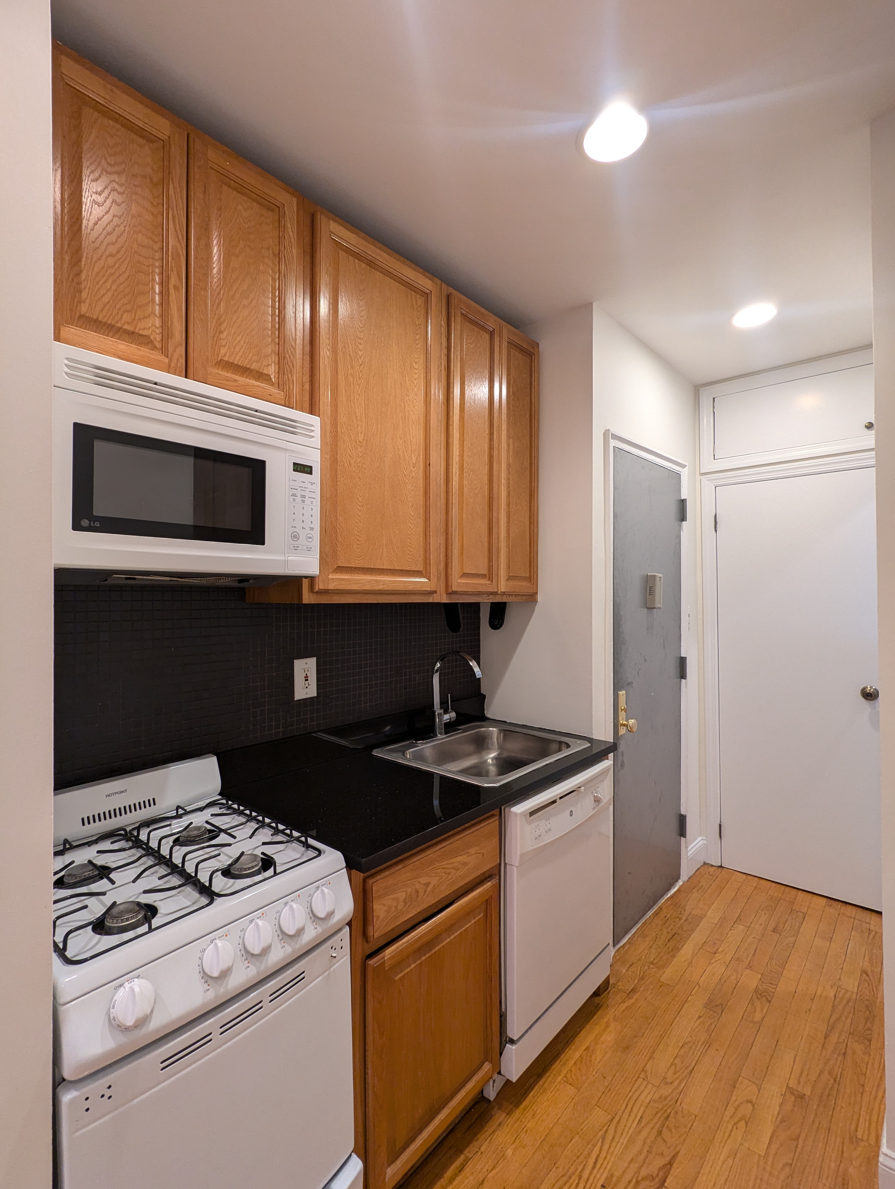 344 West 17th Street, Unit D Manhattan, NY 10011 - Photo 3 of 6