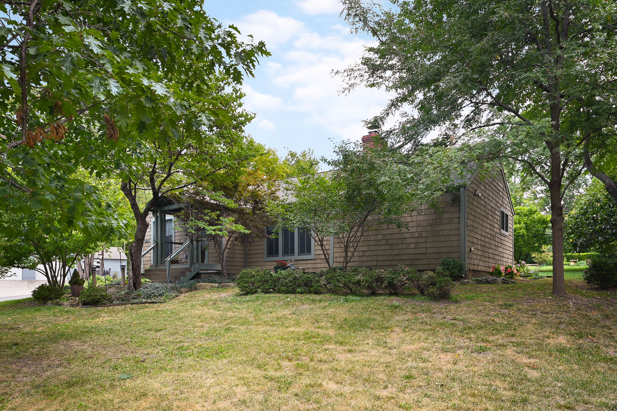 8501 Riley Street Overland Park, KS 66212 - Photo 2 of 25