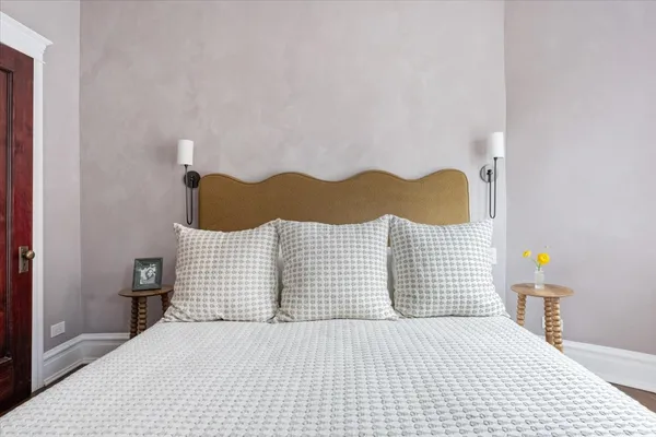 $1,200,000 | 457 West Fullerton Parkway, Unit 2W, Chicago, IL 60614