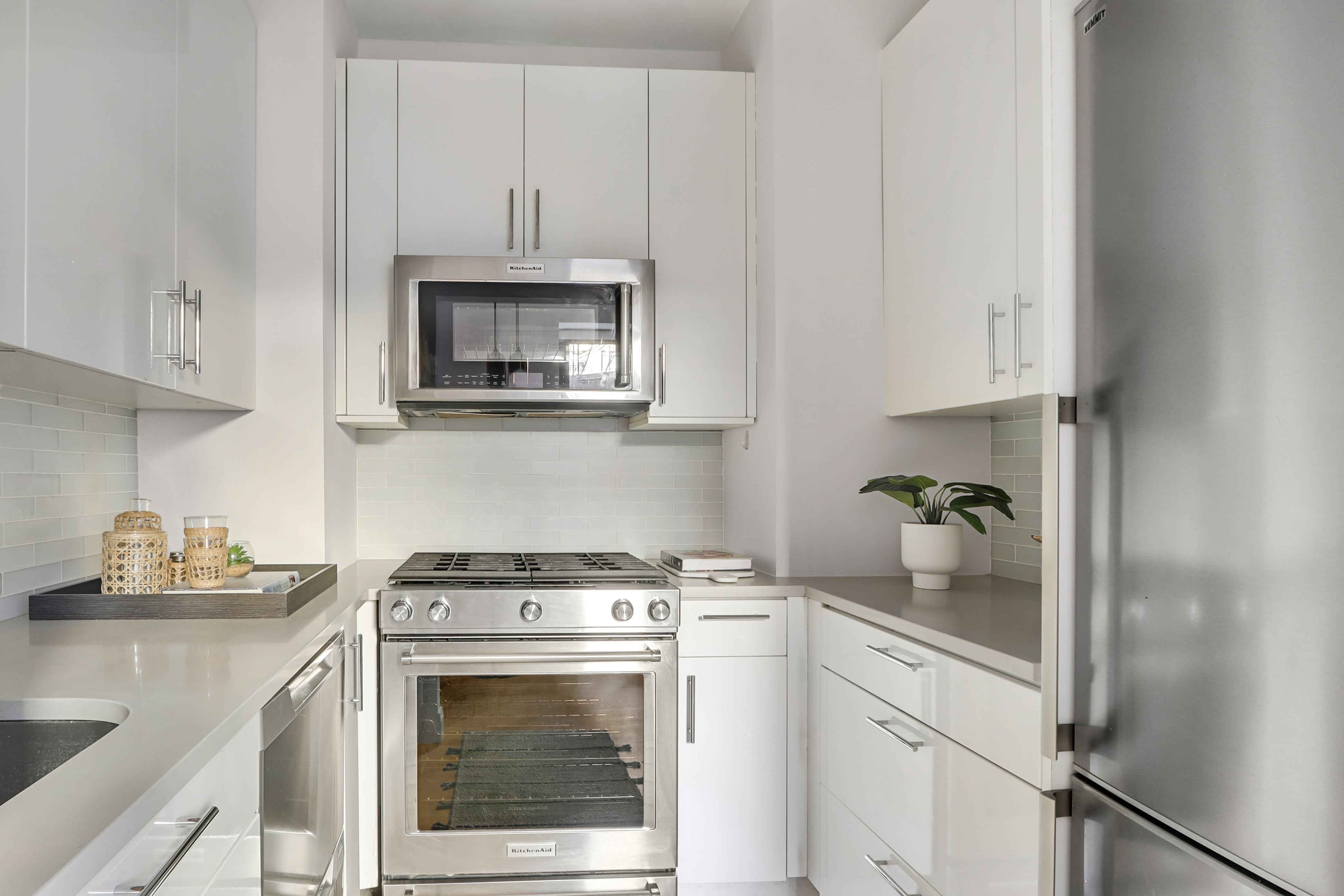 250 West 103rd Street, Unit 4A Manhattan, NY 10025 - Photo 4 of 14 a kitchen with a stove and cabinets