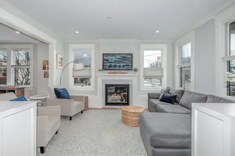 $1,300,000 | 935 15th Street Southeast, Washington, DC 20003