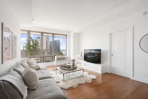 $1,295,000 | 5-49 Borden Avenue, Unit 8G | Long Island City