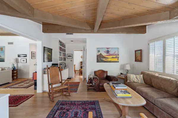 $2,399,000 | 913 Chattanooga Avenue, Pacific Palisades, CA 90272