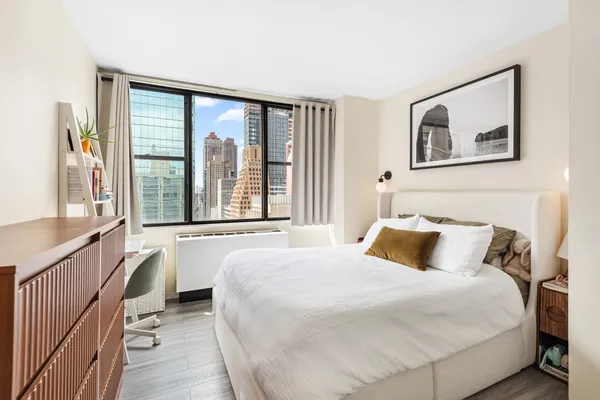 $4,200 | 301 East 45th Street, Unit 19D | Midtown East