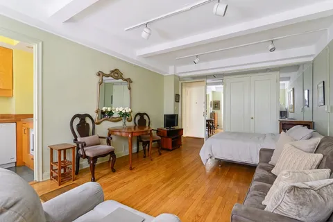 $483,000 | 201 West 16th Street, Unit 3C | Chelsea