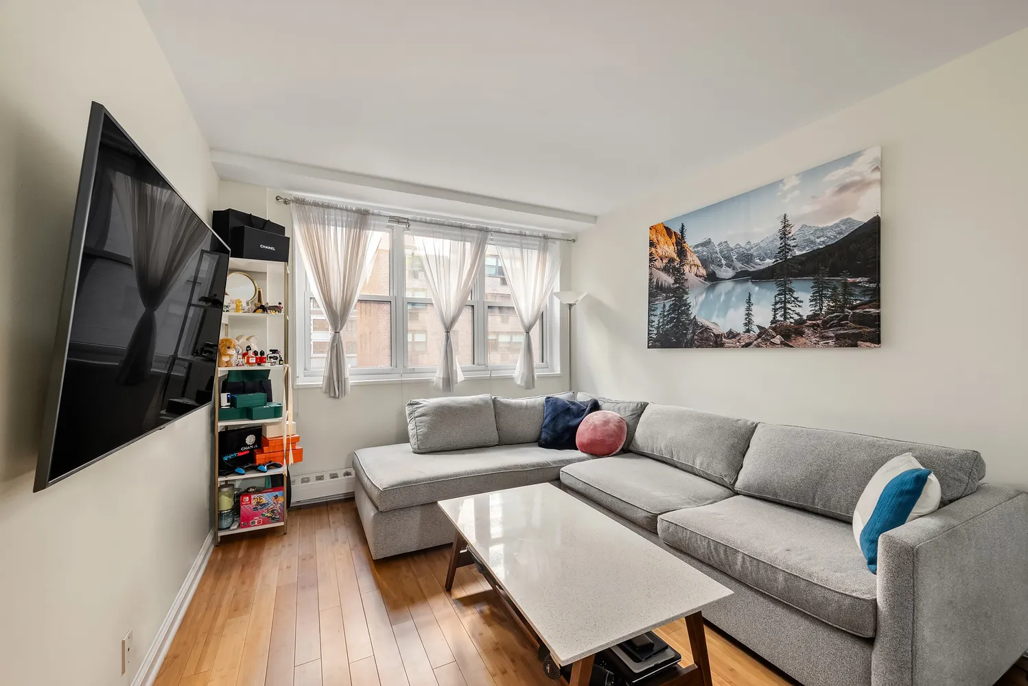 $850,000 | 63 East 9th Street, Unit 3W | Greenwich Village