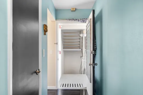 $250,000 | 2333 Indian River Boulevard, Unit 401, Vero Beach, FL 32960