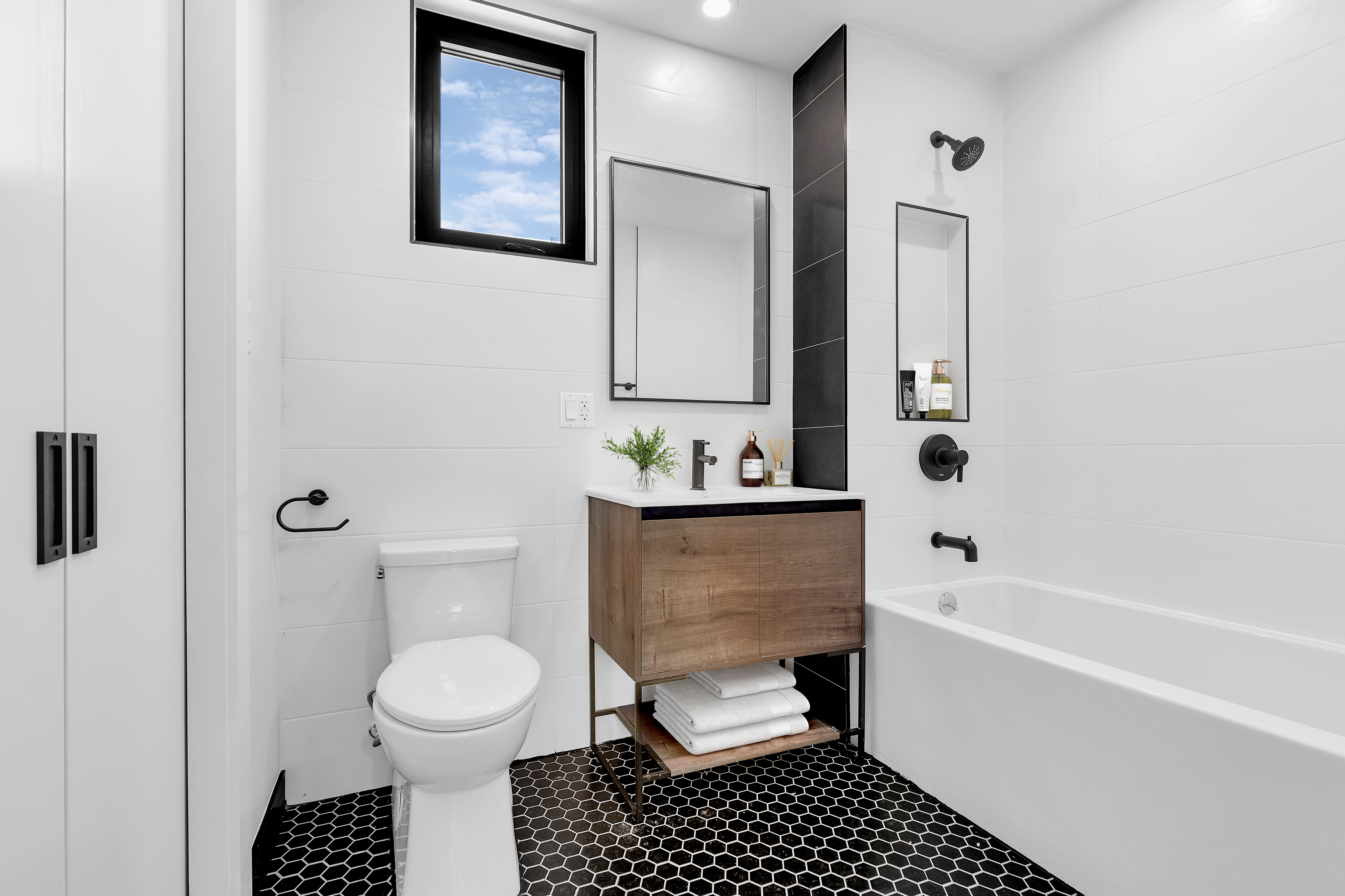 511 Evergreen Avenue, Unit 5B Brooklyn, NY 11221 - Photo 8 of 10