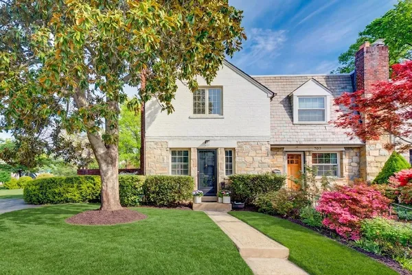 $1,055,000 | 701 Devon Place, Alexandria, VA 22314