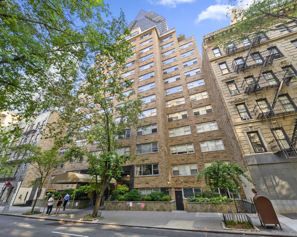 330 East 49th Street, Unit 11G Manhattan, NY 10017 - Photo 7 of 9 a front view of a building