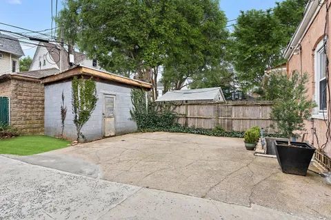 a view of a house with a yard and plants