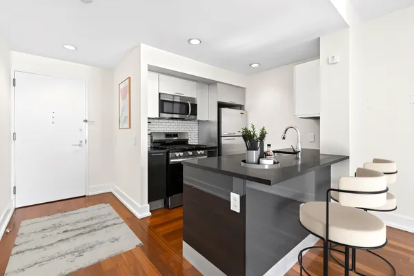 $4,500 | 350 West 42nd Street, Unit 12C | Hell's Kitchen