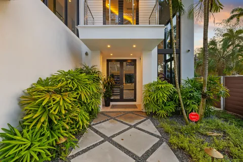 $4,950,000 | 3770 Kumquat Avenue, Miami, FL 33133
