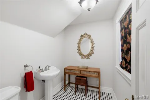 $1,200,000 | 4917 Pershing Place, St. Louis, MO 63108
