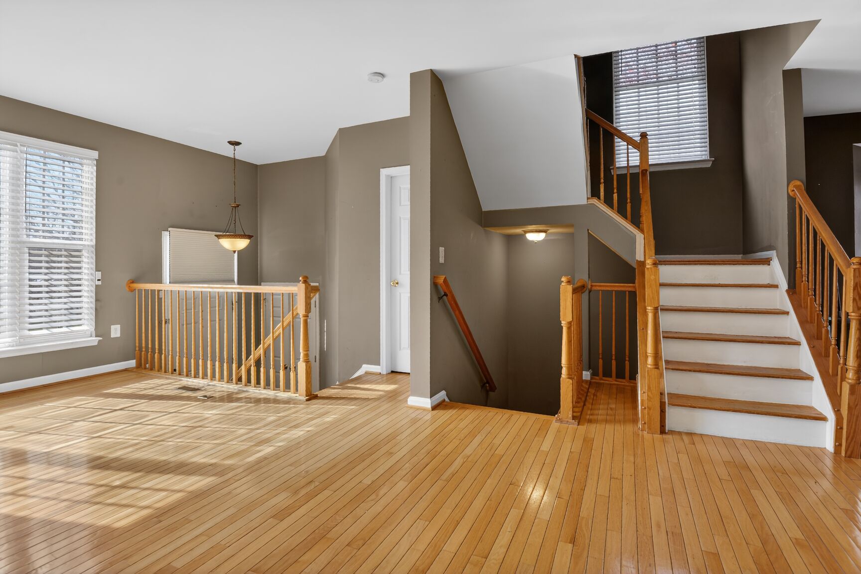 9820 Cheshire Ridge Circle Manassas, VA 20110 - Photo 3 of 25