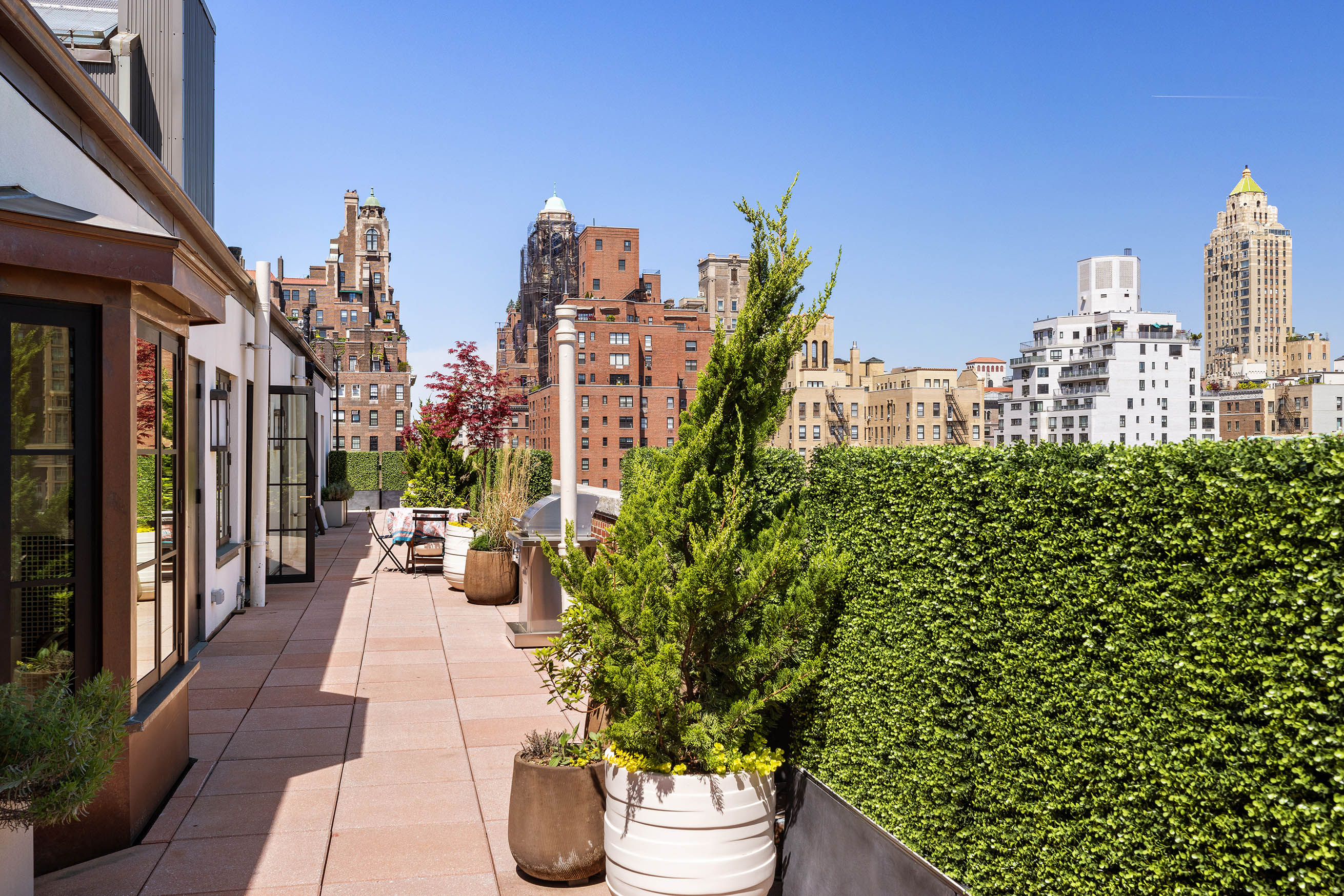 150 East 73rd Street, Unit PH Manhattan, NY 10021 - Photo 26 of 29 a view of a city with tall buildings