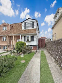 $780,000 | 4209 Nautilus Avenue | Seagate