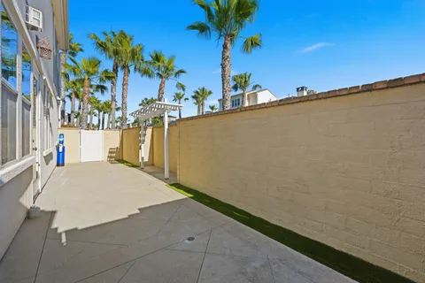 $1,379,000 | 21445 Hayley Lane, Huntington Beach, CA 92646