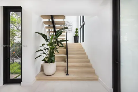 $6,350,000 | 5630 Pine Tree Drive, Miami Beach, FL 33140