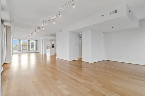 $1,350,000 | 675 E Street Northwest, Unit 900, Washington, DC 20004