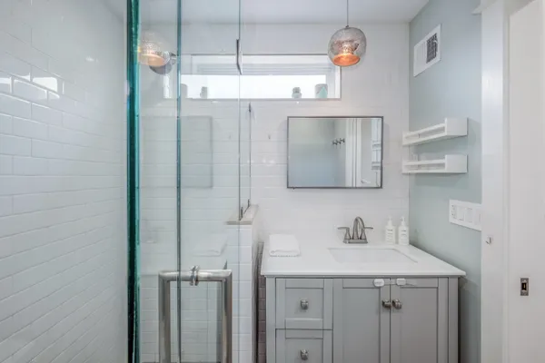 $1,300,000 | 935 15th Street Southeast, Washington, DC 20003