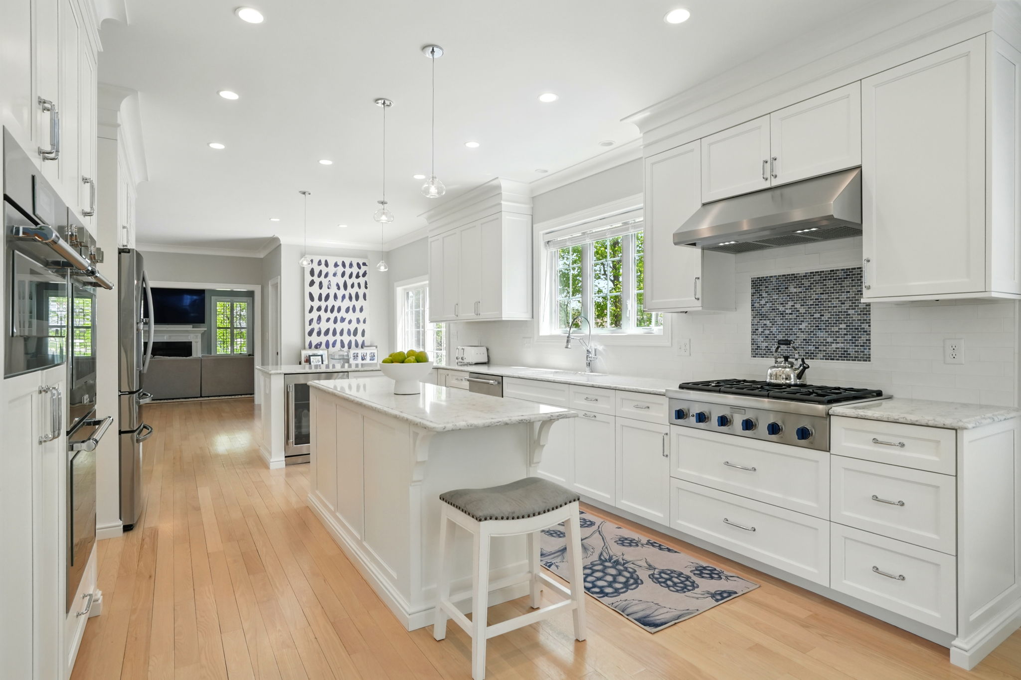 6 Fall Way Lynnfield, MA 01940 - Photo 4 of 34 Gallery Image 4