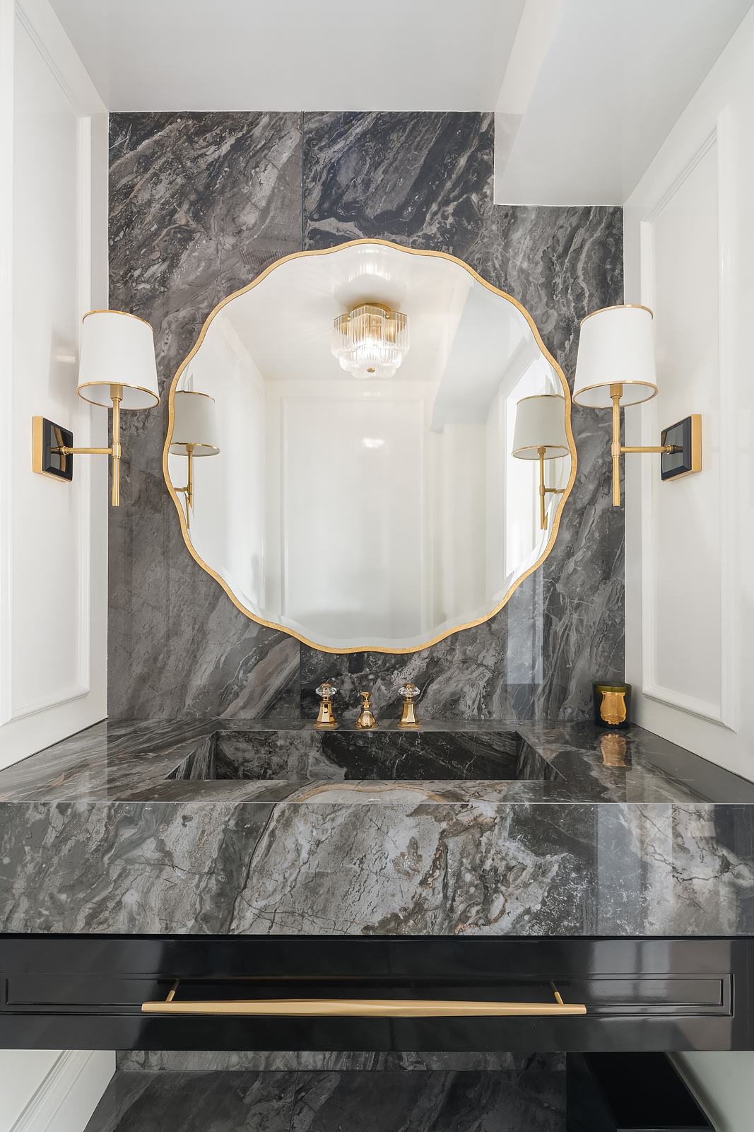 930 5th Avenue, Unit 18A Manhattan, NY 10021 - Photo 14 of 16 a view of a living room