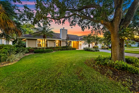 $1,200,000 | 10 Bentwood Road, Palm Beach Gardens, FL 33418