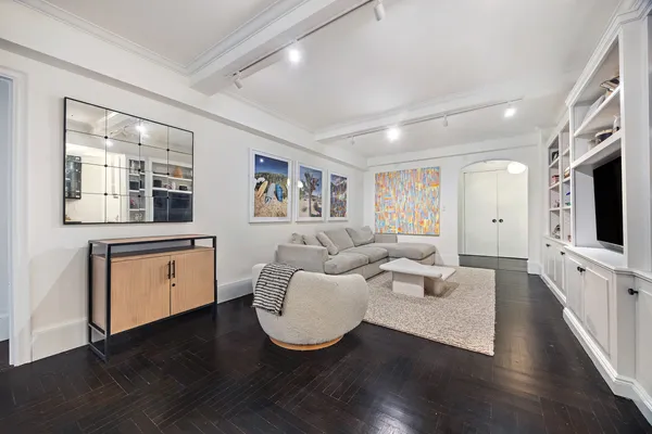 $1,050,000 | 325 East 79th Street, Unit 6C | Upper East Side