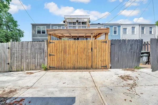 $3,000 | 639 20th Street Northeast, Washington, DC 20002