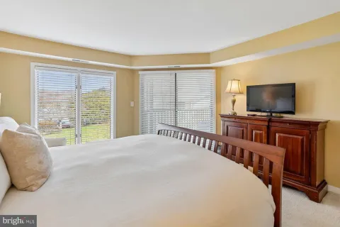 $595,000 | 2110 Chesapeake Harbour Drive East, Unit 101, Annapolis, MD 21403