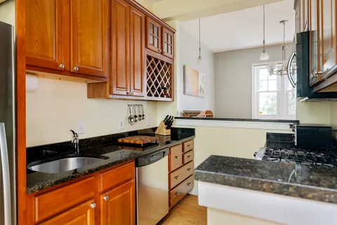 $1,075,000 | 13 Hubbard Street, Unit B, Jamaica Plain, MA 02130