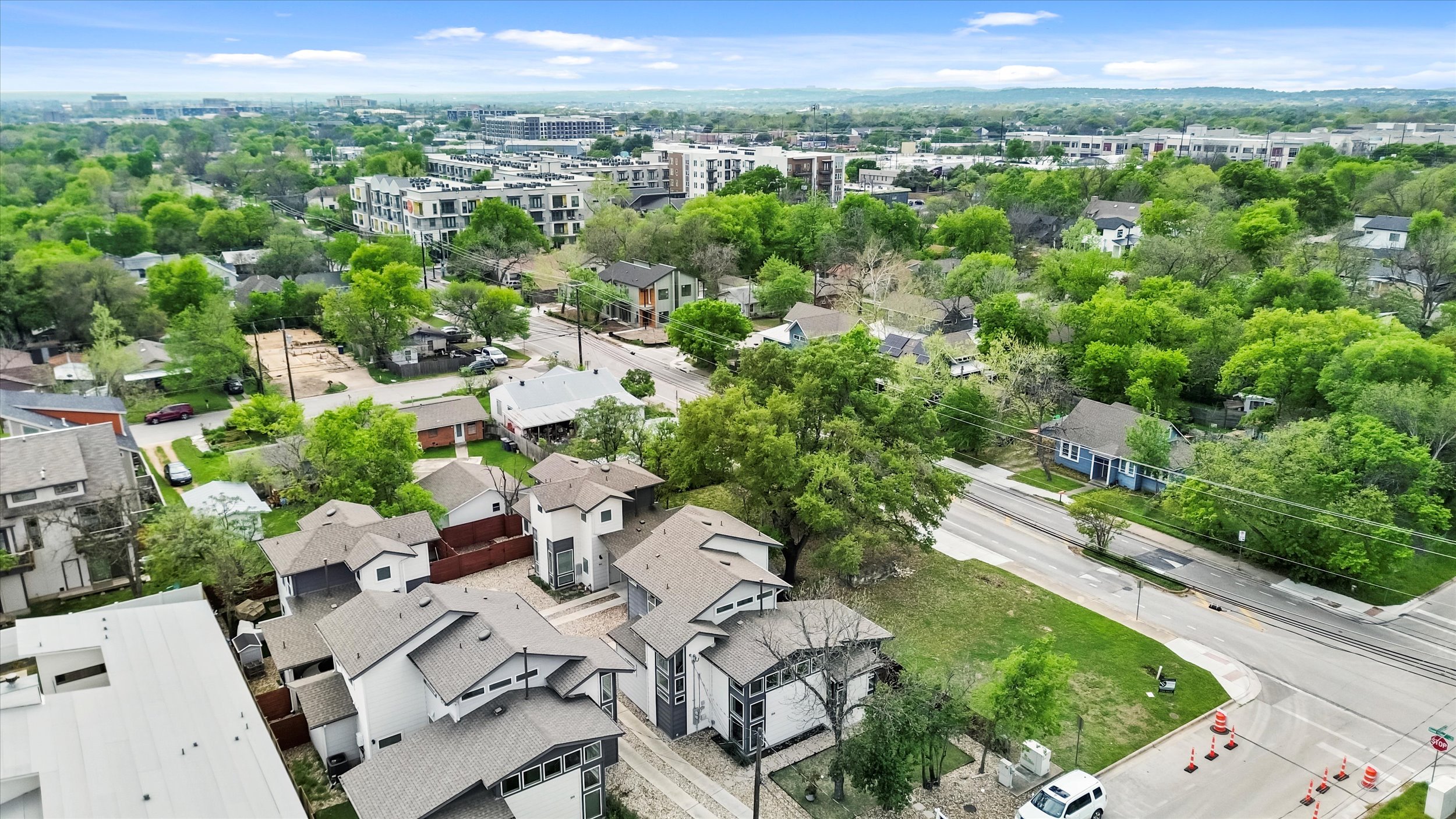 513 West Croslin Street, Unit A Austin, TX 78752 - Photo 36 of 39 an aerial view of multiple house